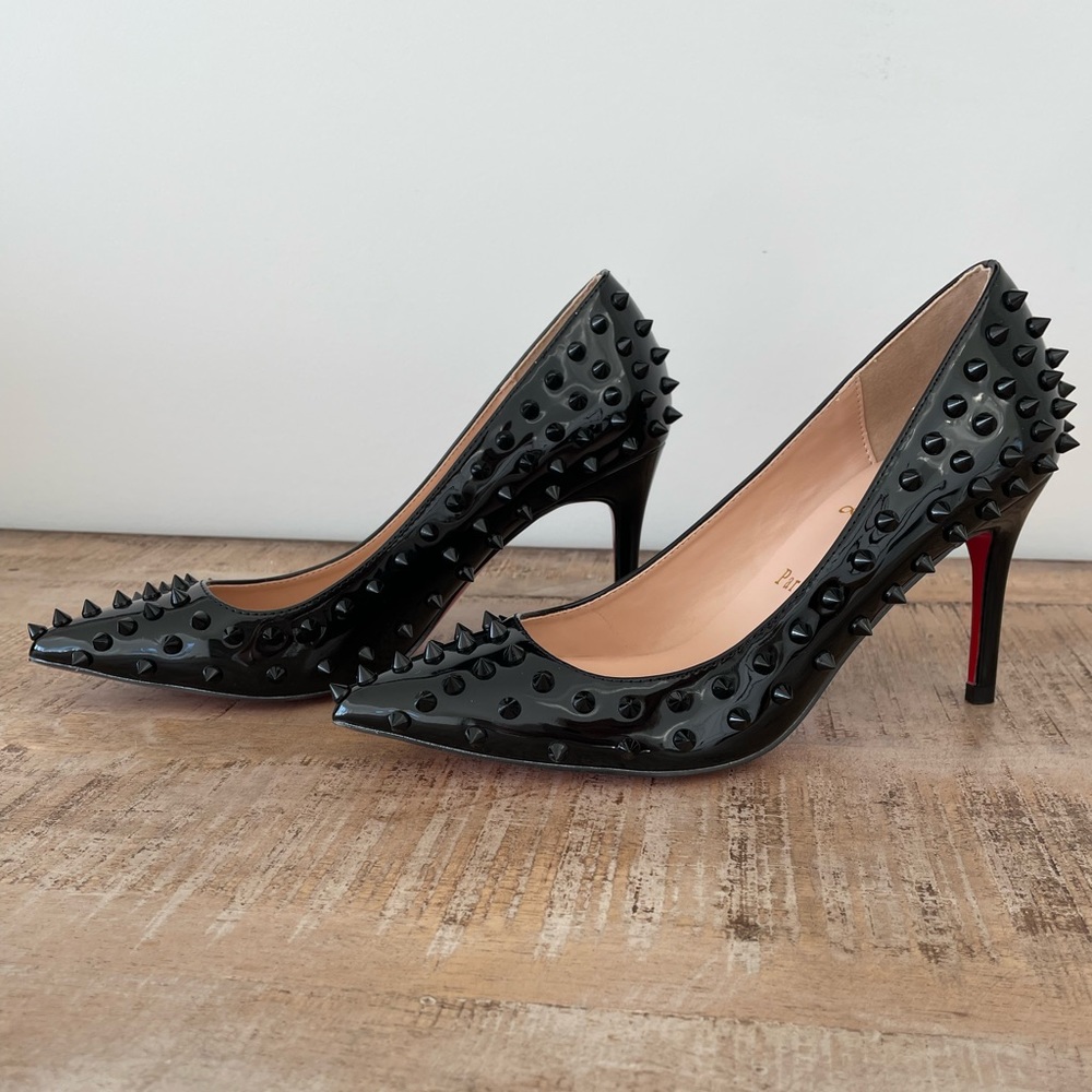 Spike shoes size 6
